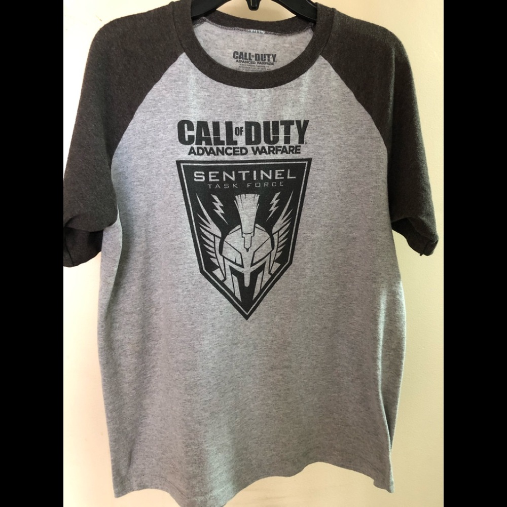 CALL OF DUTY ADVANCE WARFARE T-shirt.